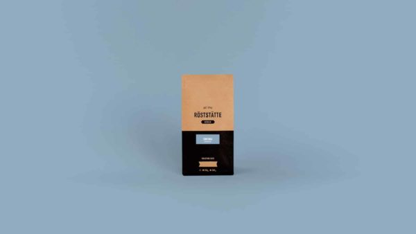 Arabica Espresso Blend: Unser Bestseller Sinfonia vor blauem Hintergrund.